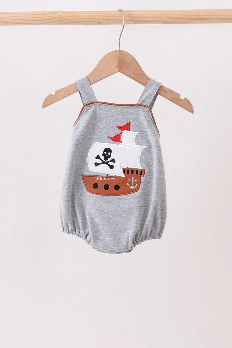 Gray Ship Applique Bubble