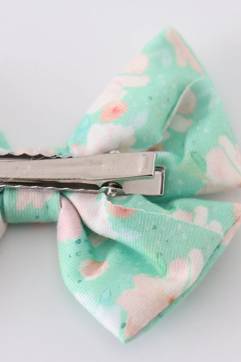 Green floral print girl piggie hair bow - Image 4