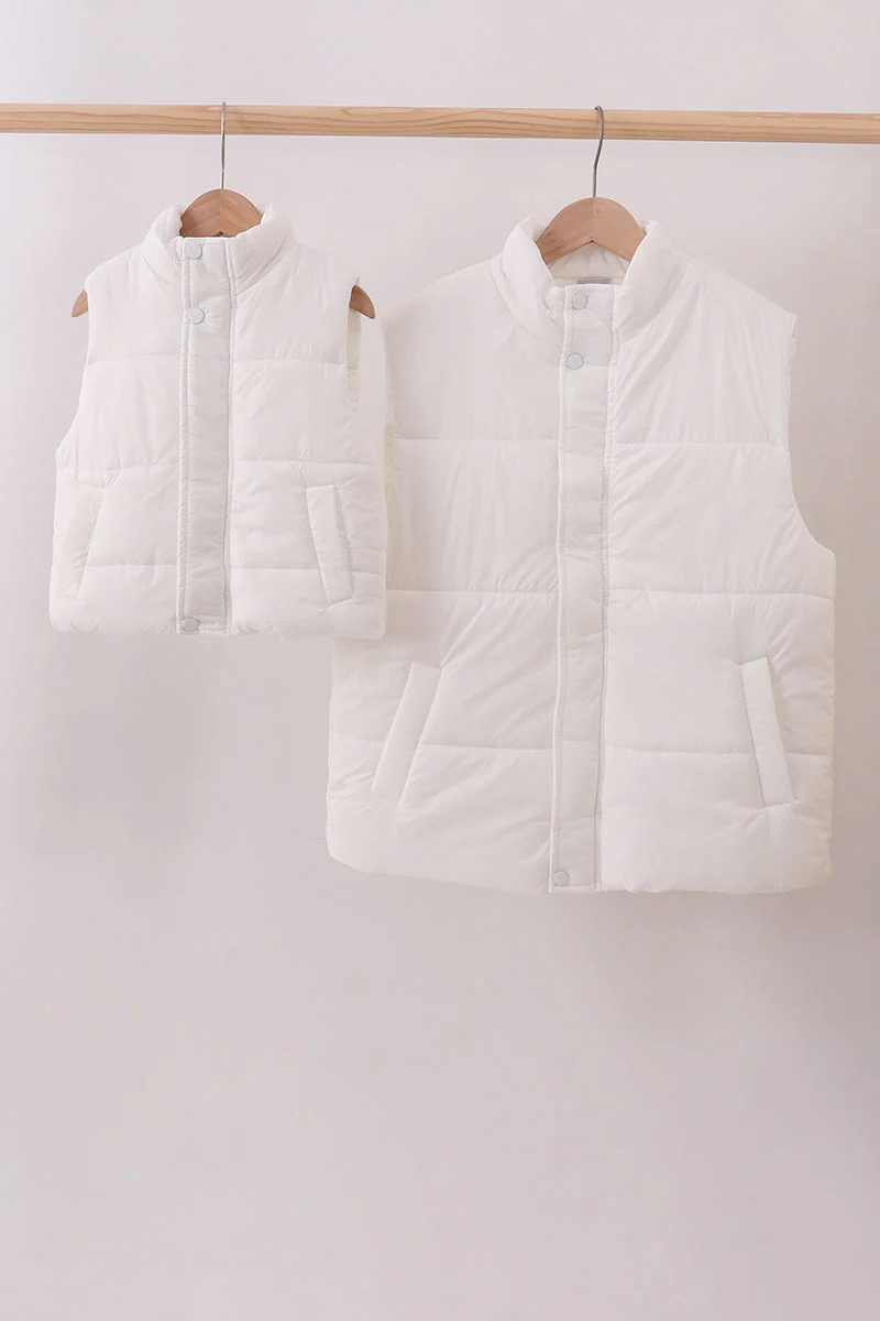White mom&me puffer vest